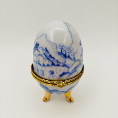 Шкатулка в форме яйца, украшенная изображением восточного пейзажа, фарфор, деколь, золочение, Азия, 2000-2015 гг.