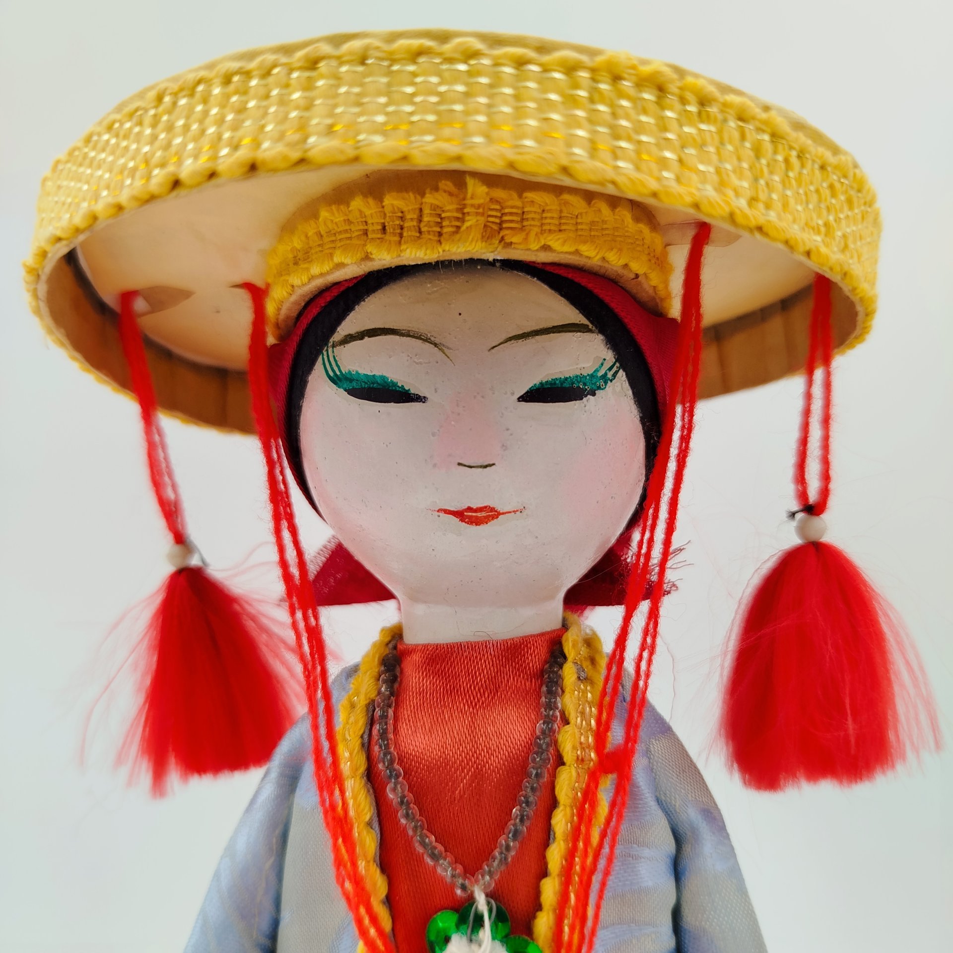 Кукла интерьерная "Девушка в национальном костюме", дерево, ткань, роспись, Азия, 1980-2000 гг.