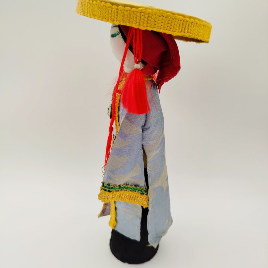 Кукла интерьерная "Девушка в национальном костюме"