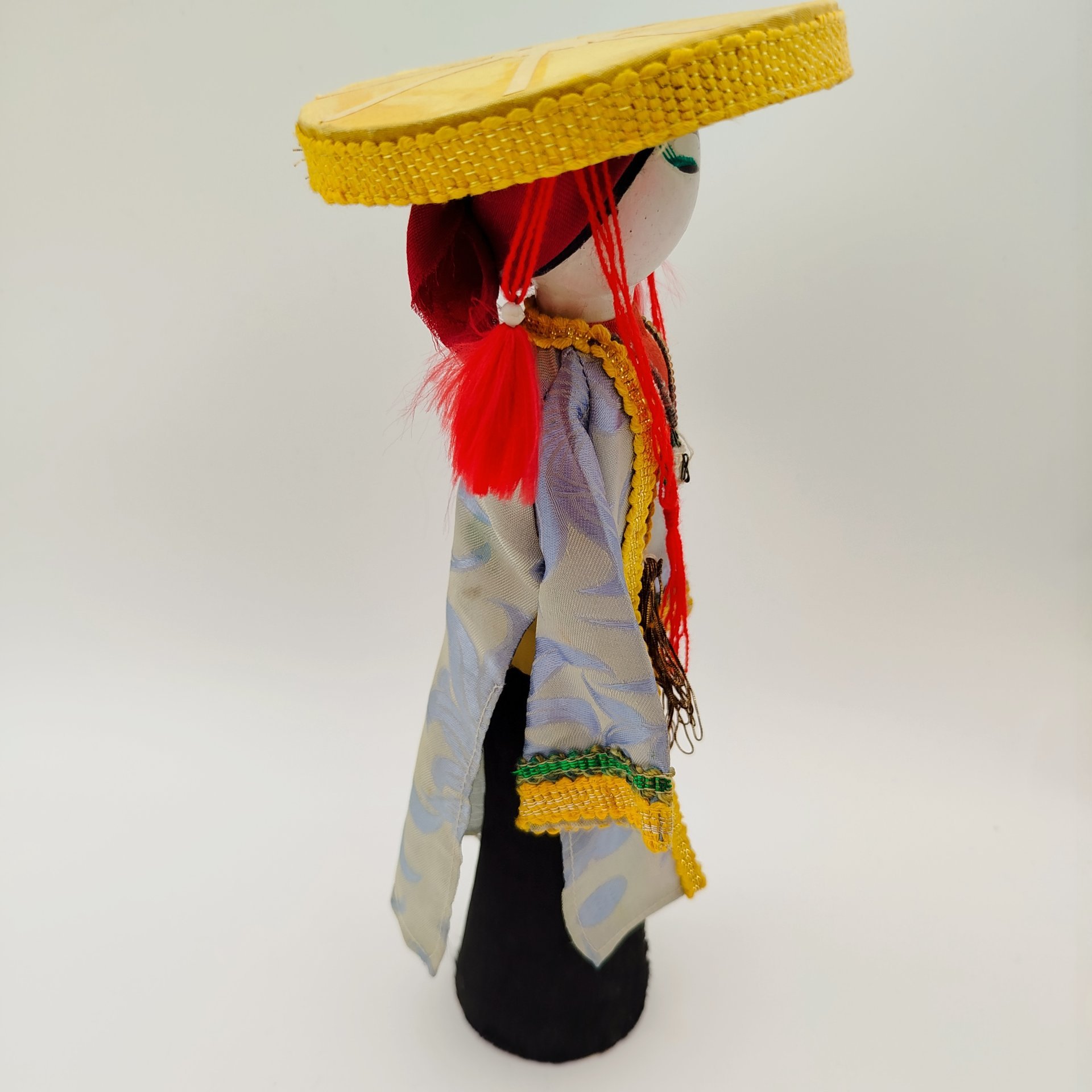 Кукла интерьерная "Девушка в национальном костюме", дерево, ткань, роспись, Азия, 1980-2000 гг.