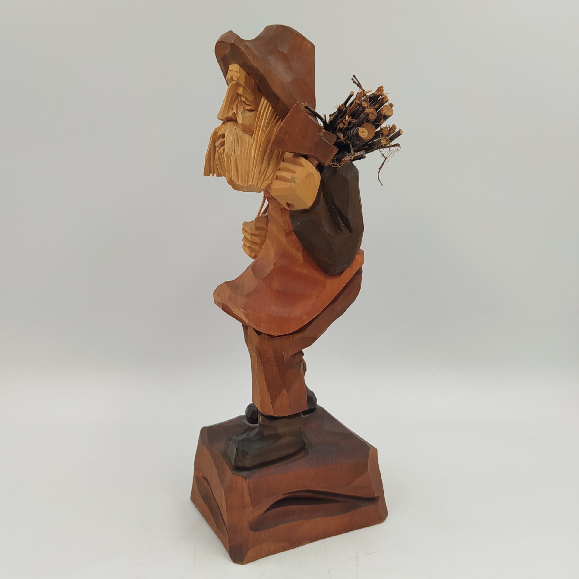 Статуэтка "Старик с хворостом", дерево, резьба, Россия, 1980-2000 гг.