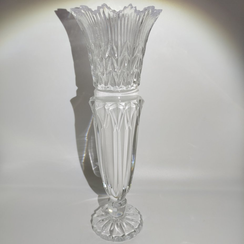 Ваза для цветов "Стройная", автор Мунтян Ю.А., стекло, алмазная грань, шлифовка, Ленинградский завод художественного стекла (ЛЗХС), СССР, 1950-1960 гг.