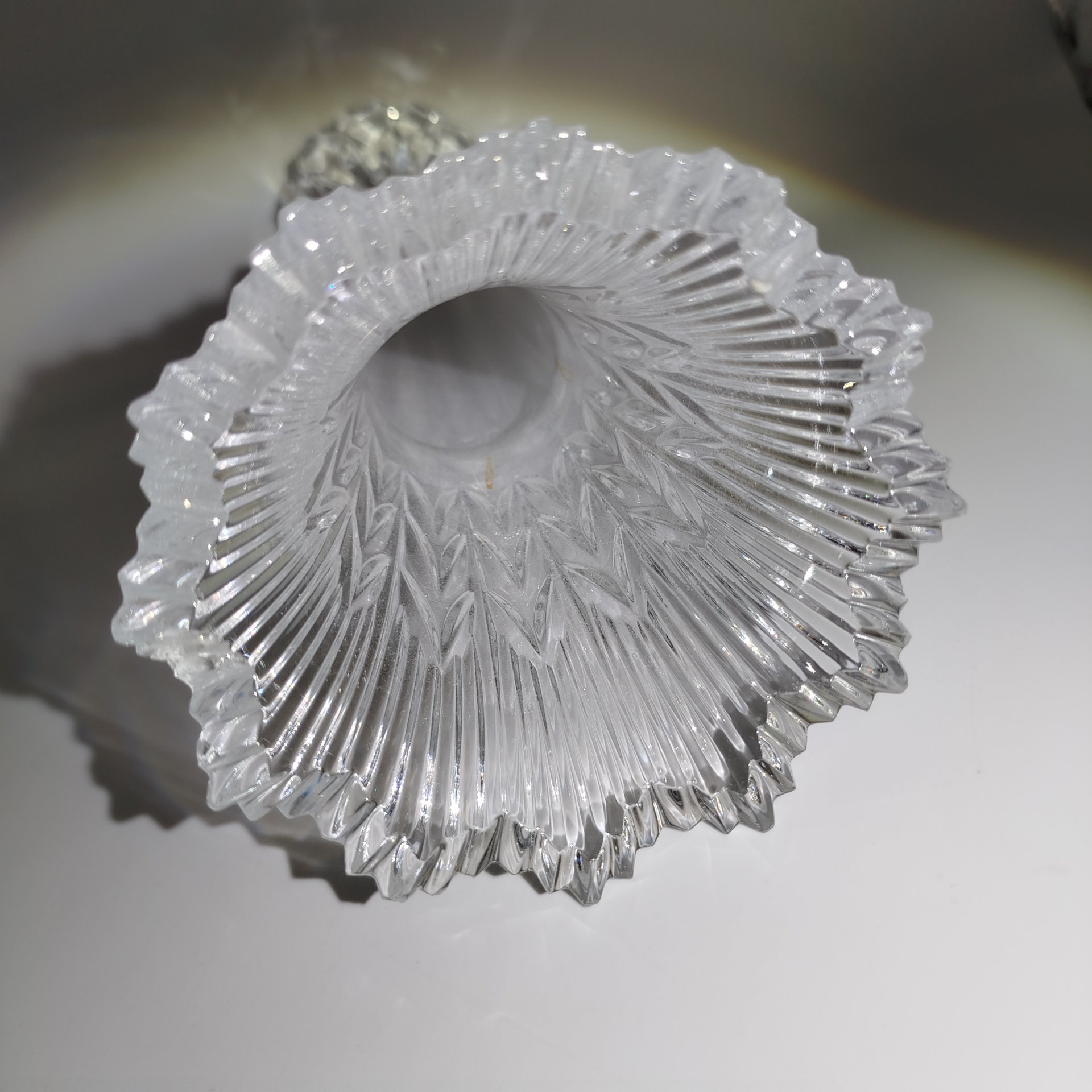 Ваза для цветов "Стройная", автор Мунтян Ю.А., стекло, алмазная грань, шлифовка, Ленинградский завод художественного стекла (ЛЗХС), СССР, 1950-1960 гг.