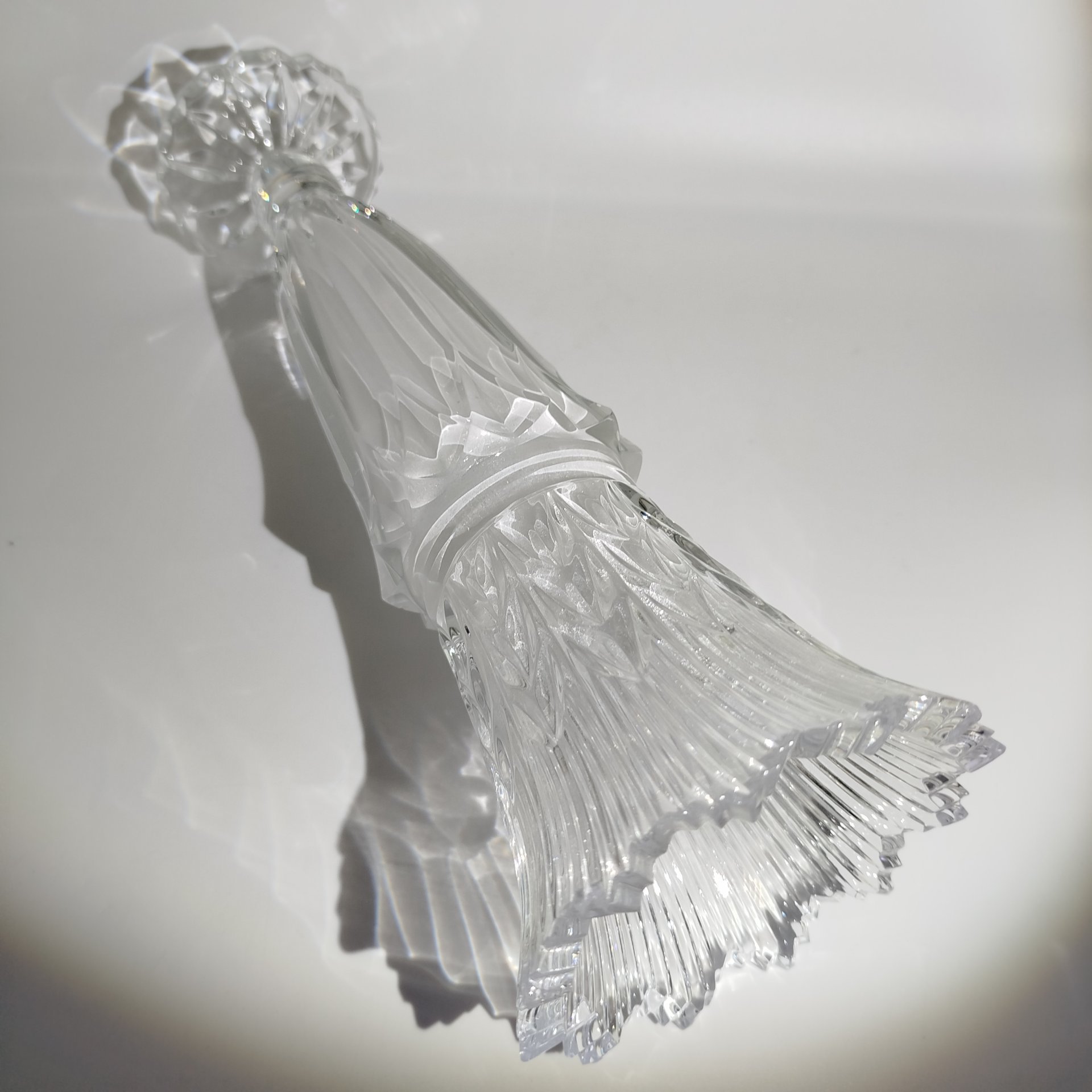 Ваза для цветов "Стройная", автор Мунтян Ю.А., стекло, алмазная грань, шлифовка, Ленинградский завод художественного стекла (ЛЗХС), СССР, 1950-1960 гг.