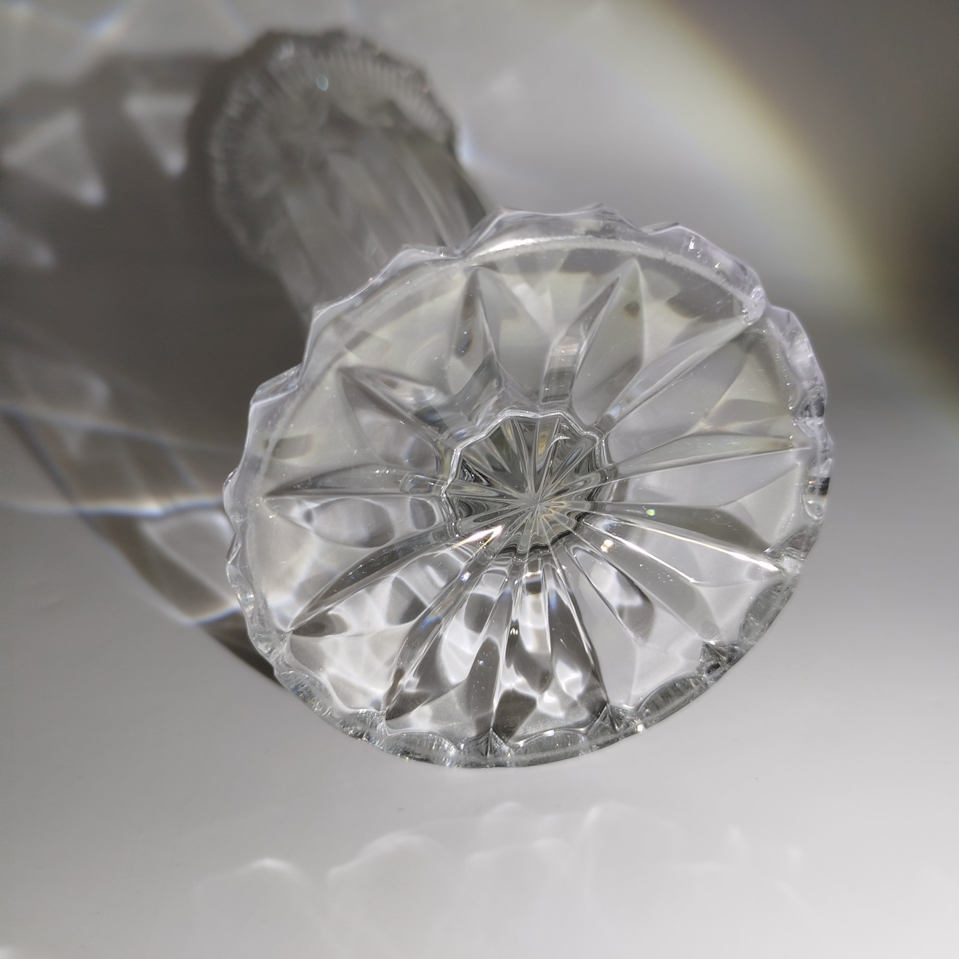 Ваза для цветов "Стройная", автор Мунтян Ю.А., стекло, алмазная грань, шлифовка, Ленинградский завод художественного стекла (ЛЗХС), СССР, 1950-1960 гг.