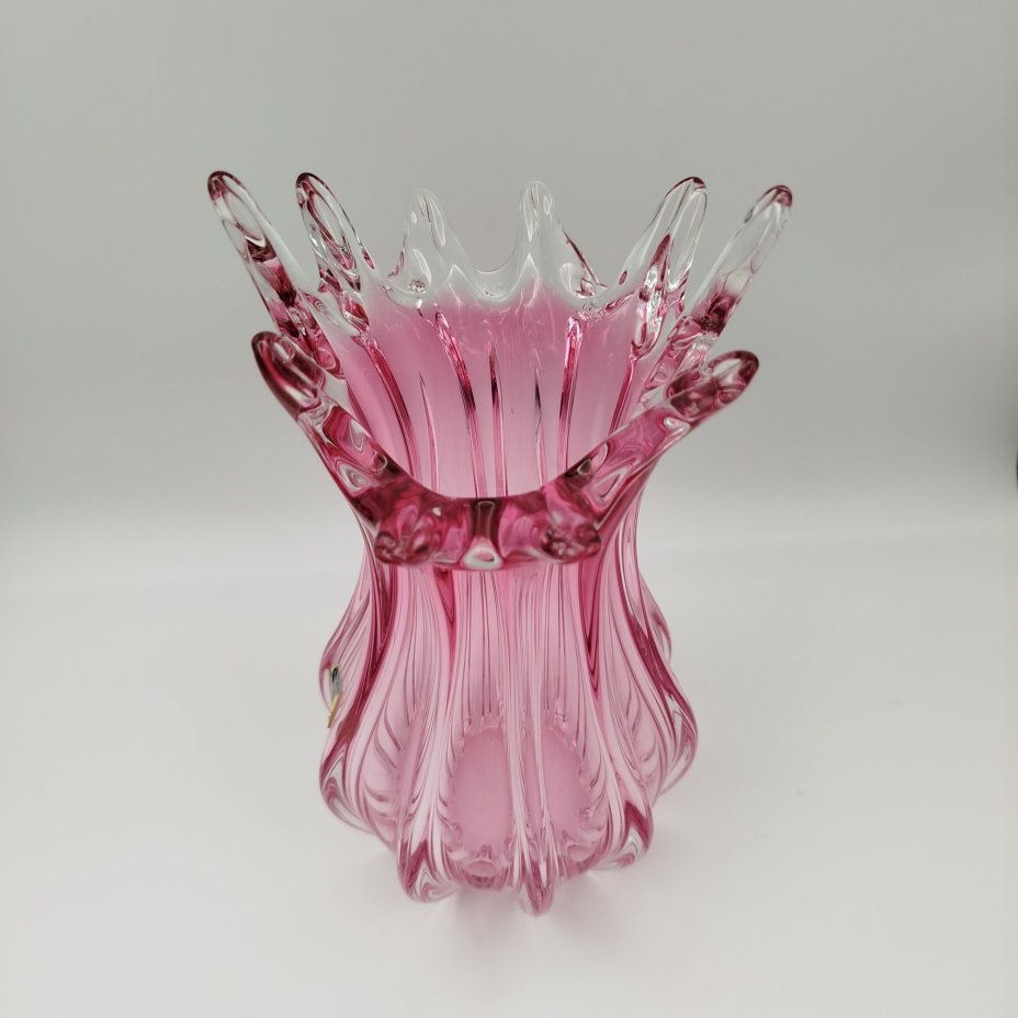 Вазы светло-розового оттенка, выполненная в гутной технике, цветное стекло, гутная техница, Bohemia Crystal (Bohemia Glass), Чехия, 1991-2000 гг.