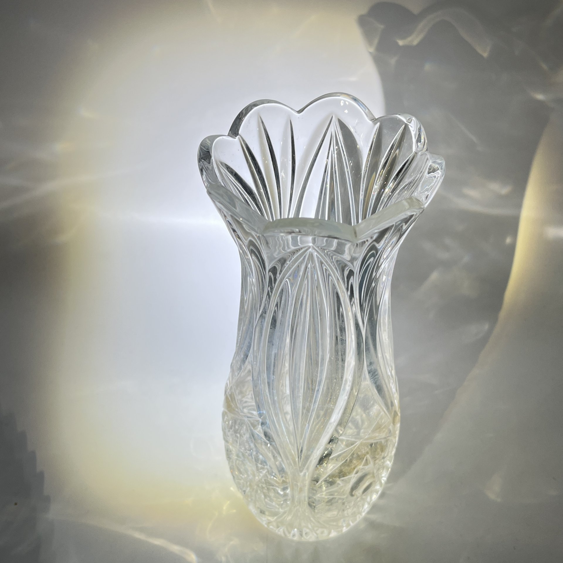 Вазочка для небольшого букета с геометрическим декором, хрусталь, СССР, 1970-1990 гг.