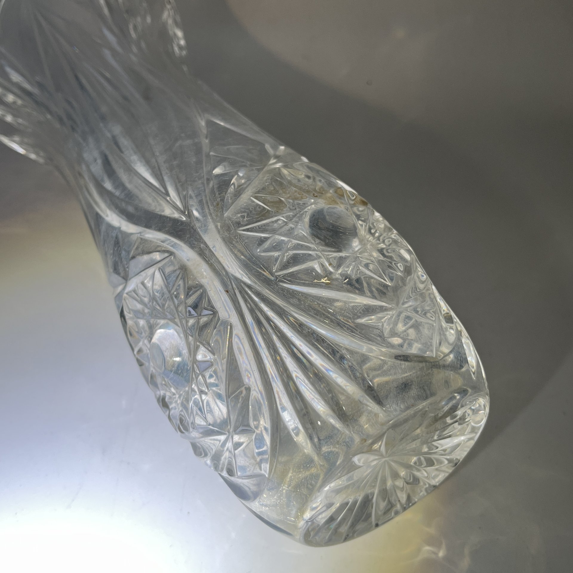 Вазочка для небольшого букета с геометрическим декором, хрусталь, СССР, 1970-1990 гг.