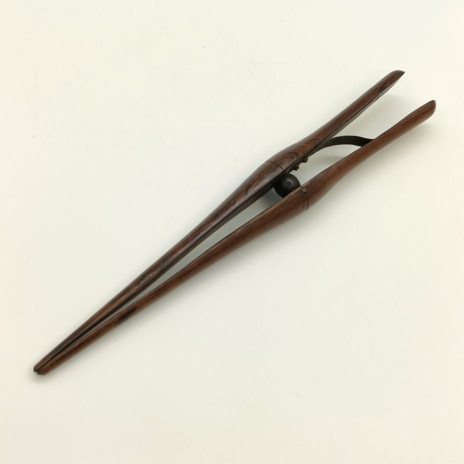 Щипцы для растяжки перчаток (инструмент для изготовления перчаток)