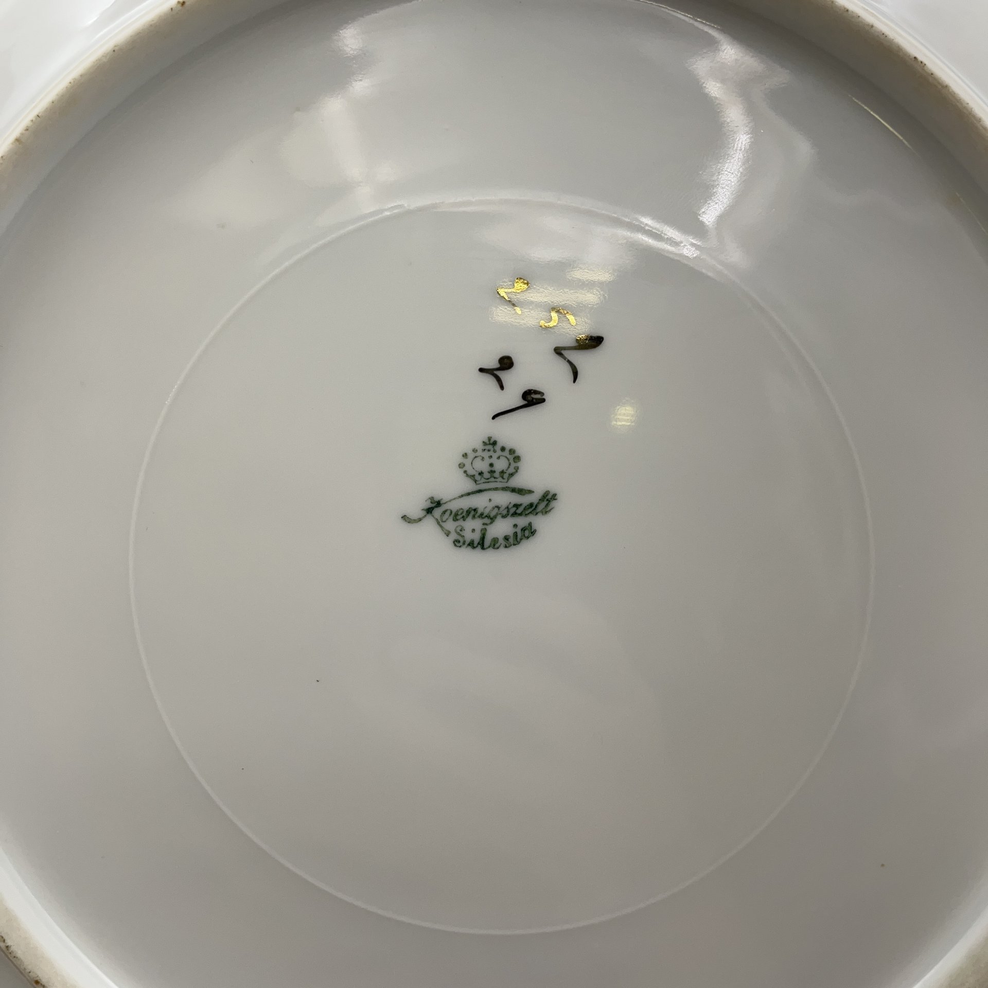 [Подарок на серебряную свадьбу] Блюдо с ручками "Euch sei der Himmel hold Aus Silber werde Gold" ("Да будут к вам милостивы небеса от серебра до золота"), фарфор, серебрение, Königszelt (Кенигзельт), Германия, 1922-1930 гг.