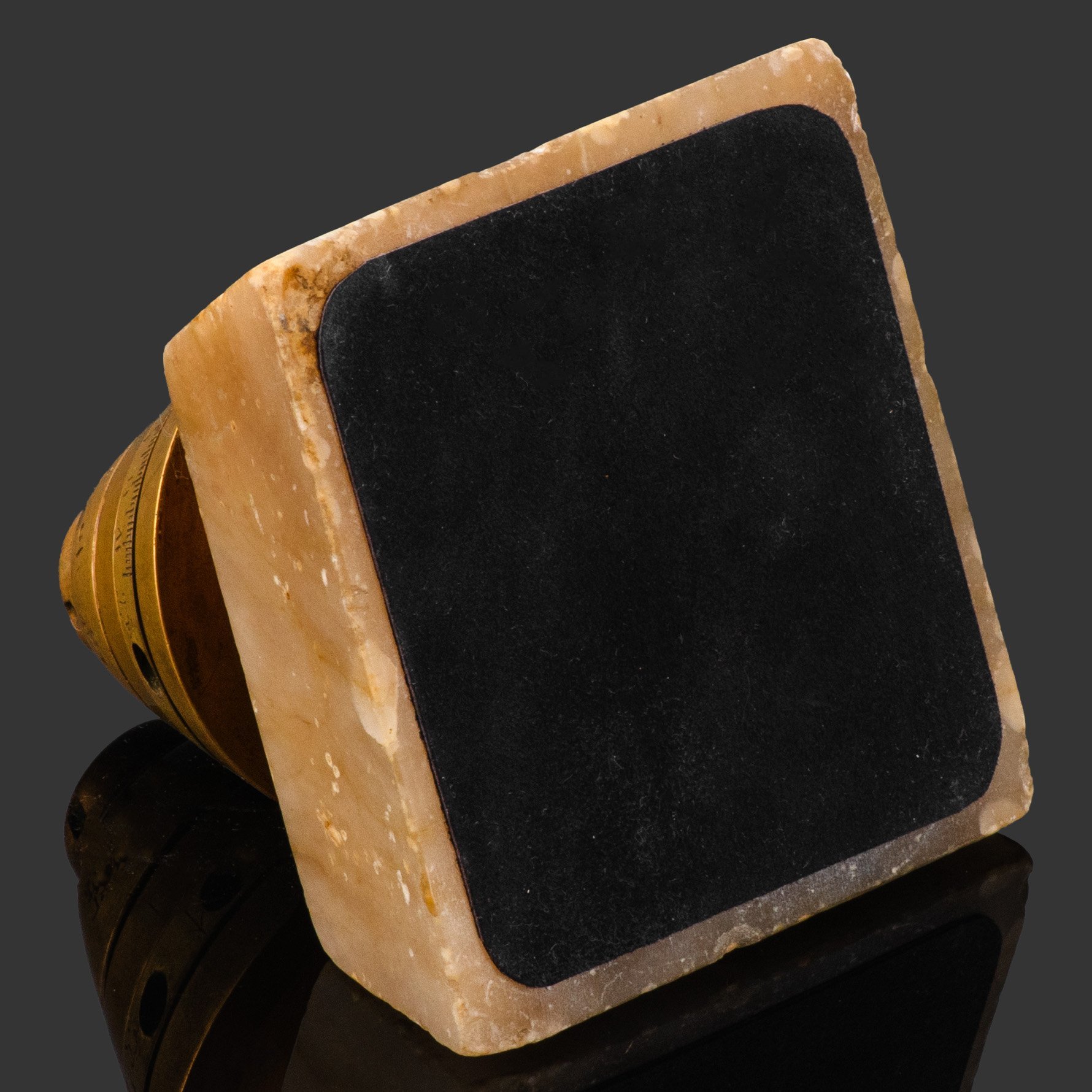 Сувенир настольный (военный), выполненный из головной части дистанционной трубки к шрапнельному снаряду, с обозначениями на арабском языке, бронза, камень, Российская империя, 1890-1915 гг.