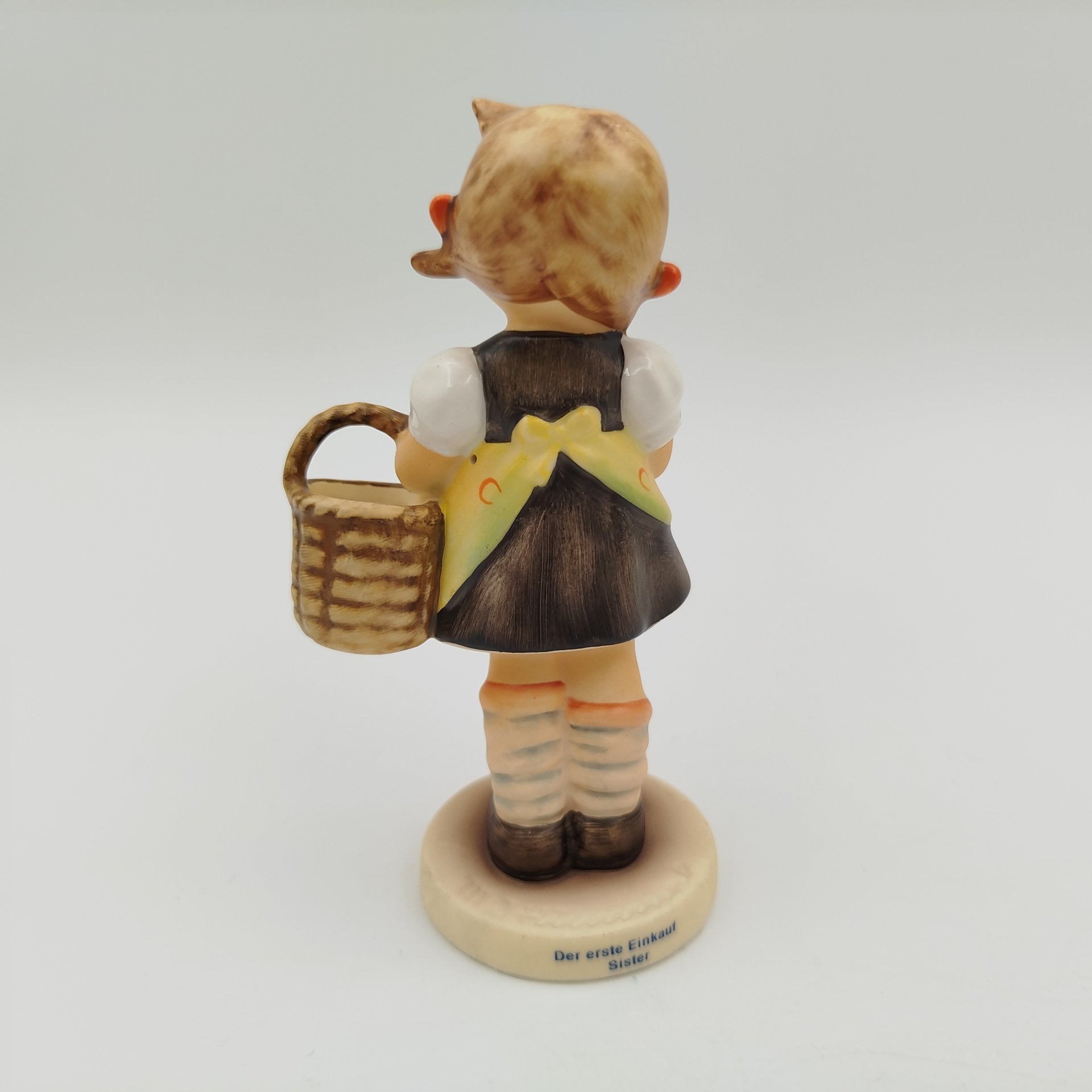 Статуэтка "Сестренка",  M.I. Hummel, фарфор, роспись, Goebel, Германия, 2000-2010 гг., Goebel