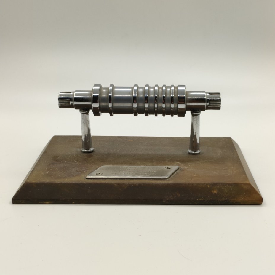 Настольная композиция "Прокатный станок" (с дарственной гравировкой "Крылову Вениамину Петровичу от прокатчиков февраль 1969 г.")