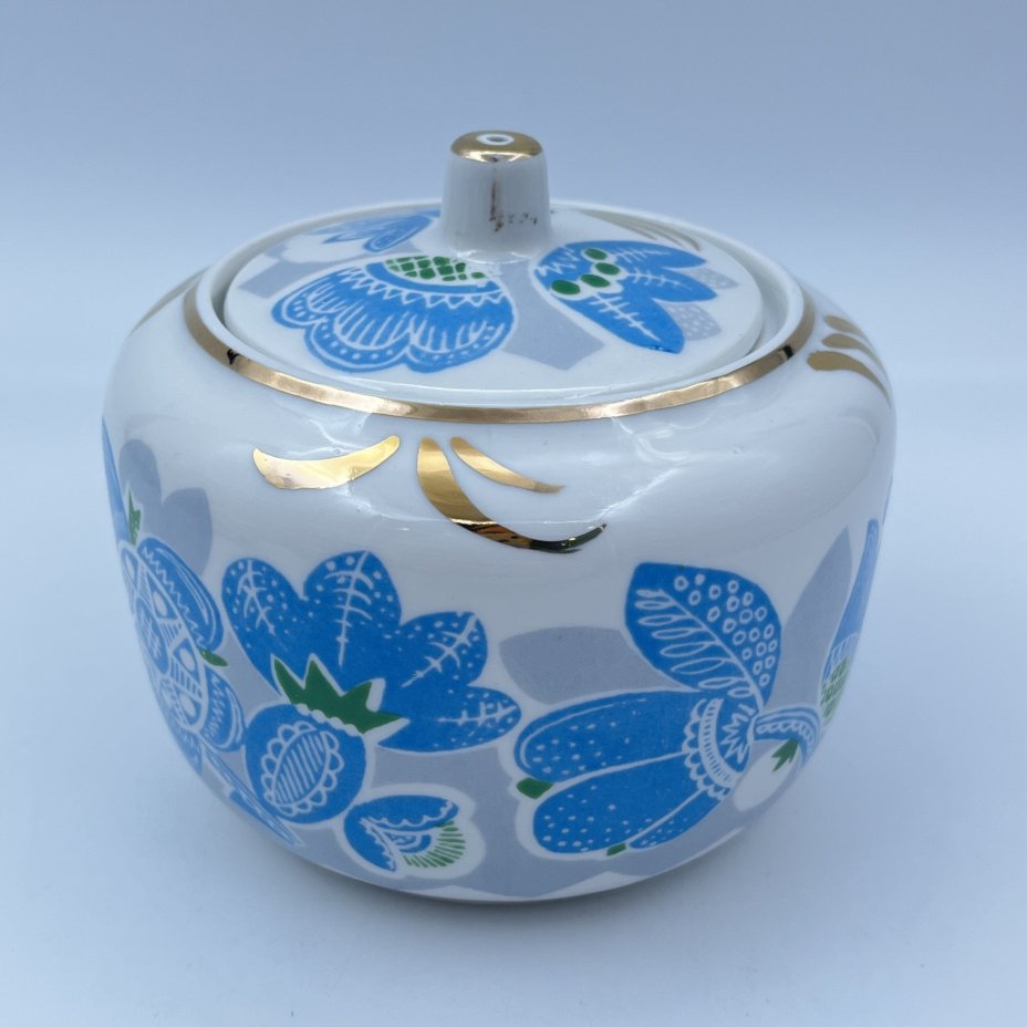 Сахарница, украшенная цветочным декором, фарфор, деколь, золочение, Дмитровский фарфоровый завод (ДФЗ Вербилки), СССР, 1970-1991 гг.