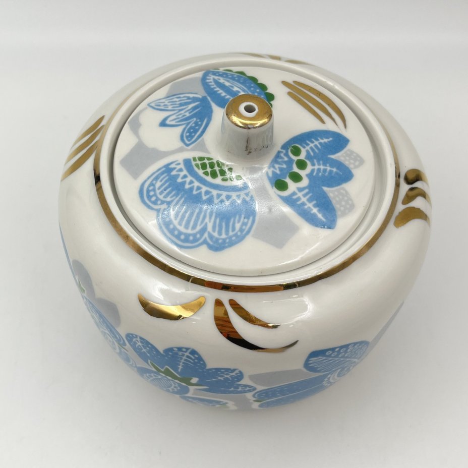 Сахарница, украшенная цветочным декором, фарфор, деколь, золочение, Дмитровский фарфоровый завод (ДФЗ Вербилки), СССР, 1970-1991 гг.