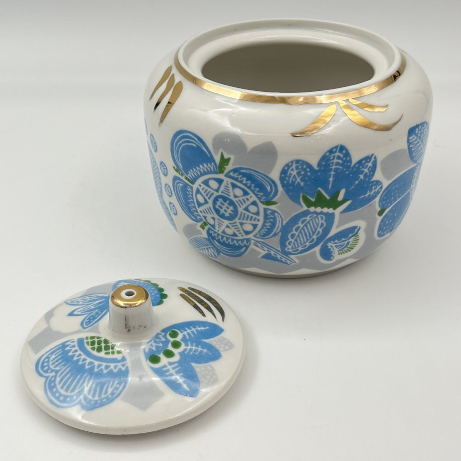 Сахарница, украшенная цветочным декором, фарфор, деколь, золочение, Дмитровский фарфоровый завод (ДФЗ Вербилки), СССР, 1970-1991 гг.