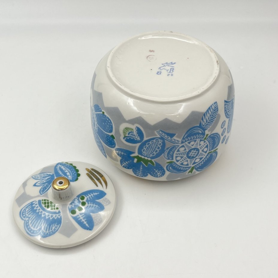 Сахарница, украшенная цветочным декором, фарфор, деколь, золочение, Дмитровский фарфоровый завод (ДФЗ Вербилки), СССР, 1970-1991 гг.