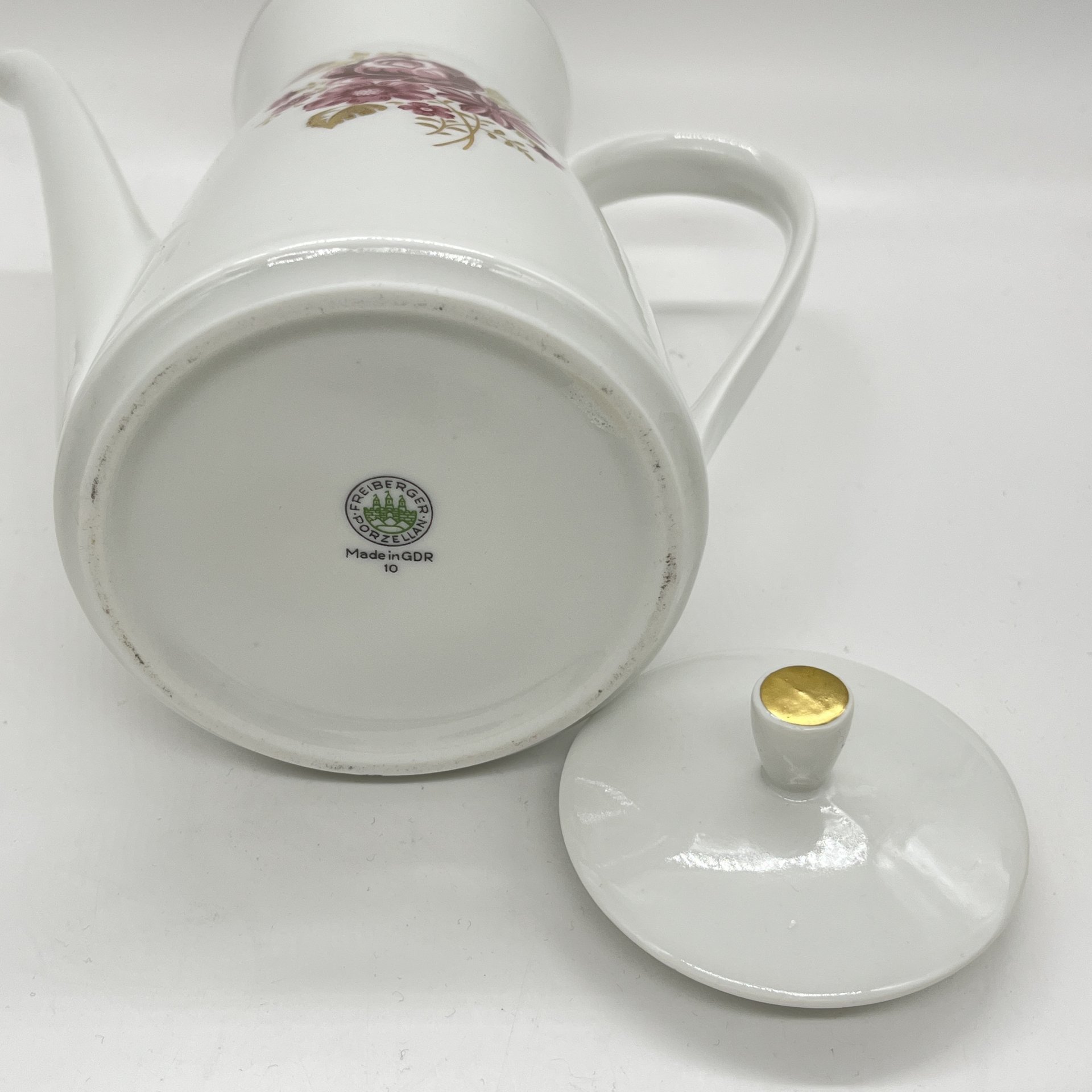 Кофейник с цветочным декором, фарфор, деколь, золочение, Freiberger Porzellan, ГДР, 1970-1990 гг.