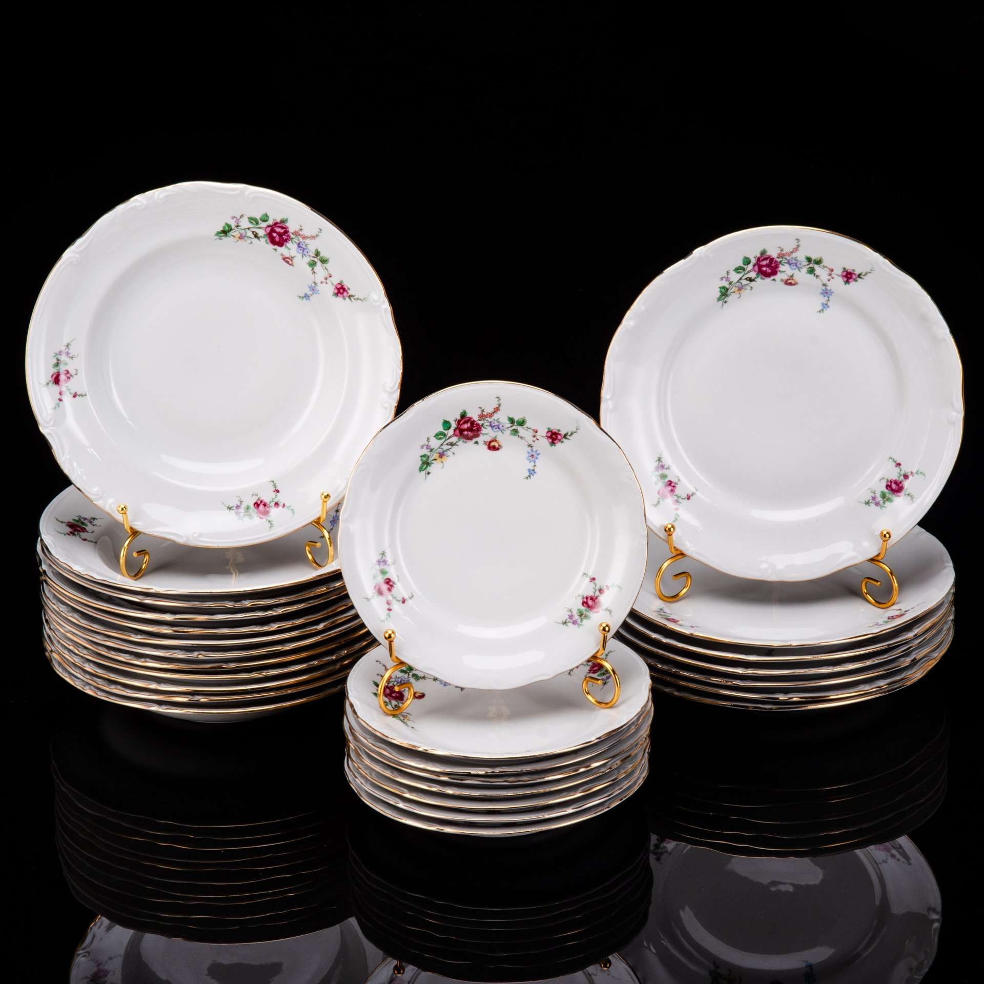 Сервиз столовый с цветочным декором (35 предметов), фарфор, деколь, золочение, Chodziez, Польша, 1960-1990 гг.