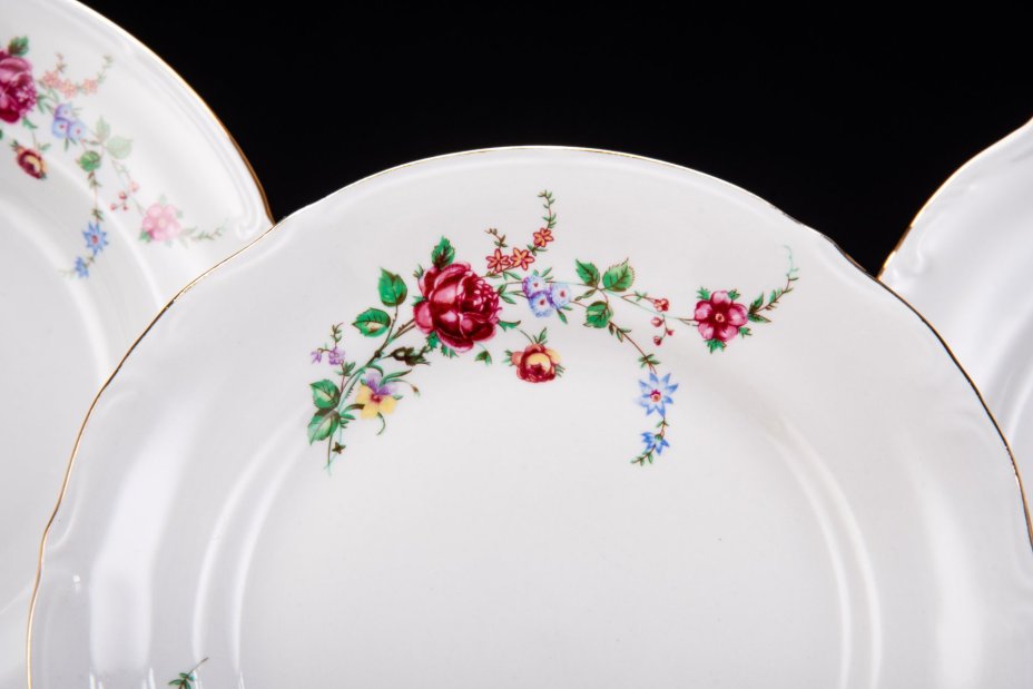 Сервиз столовый с цветочным декором (35 предметов), фарфор, деколь, золочение, Chodziez, Польша, 1960-1990 гг.