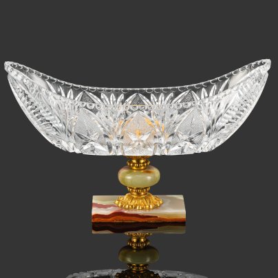 Фруктовница в форме ладьи на  основании из натурального камня, хрусталь, алмазная грань, оникс, сплав металлов, Европа, 2010-2015 гг.