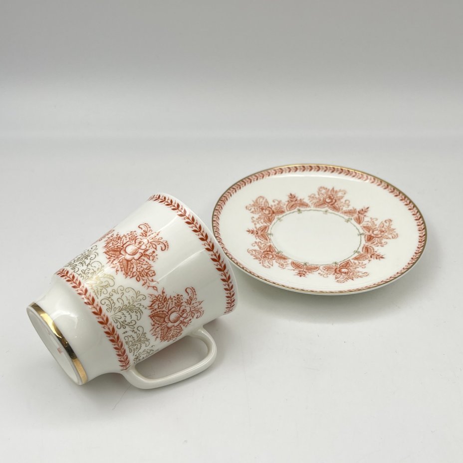 Пара кофейная "8 марта" с растительным декором, фарфор, деколь, золочение, Ленинградский фарфоровый завод (ЛФЗ), СССР, 1970-1992 гг.