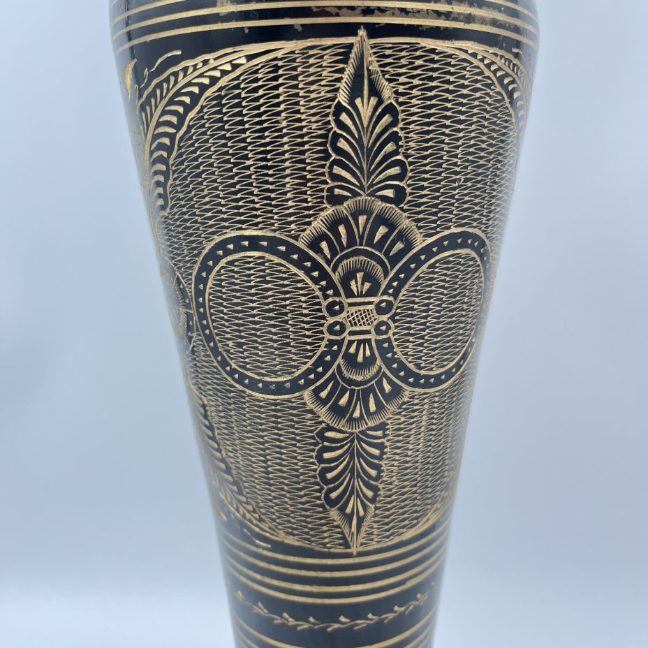 Ваза в восточном стиле (большая), украшенная растительным декором