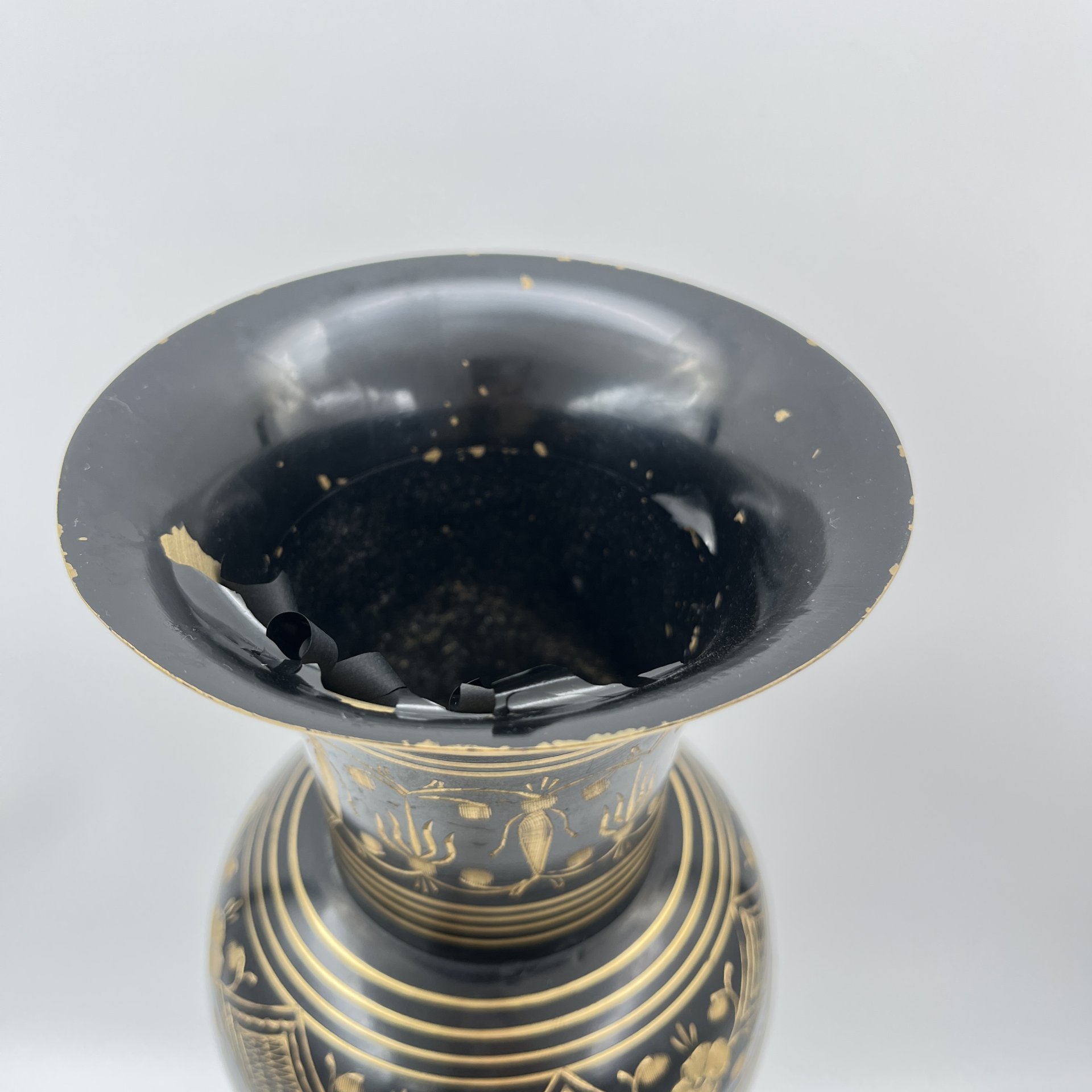 Ваза в восточном стиле (большая), украшенная растительным декором