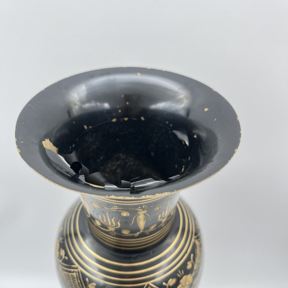 Ваза в восточном стиле (большая), украшенная растительным декором