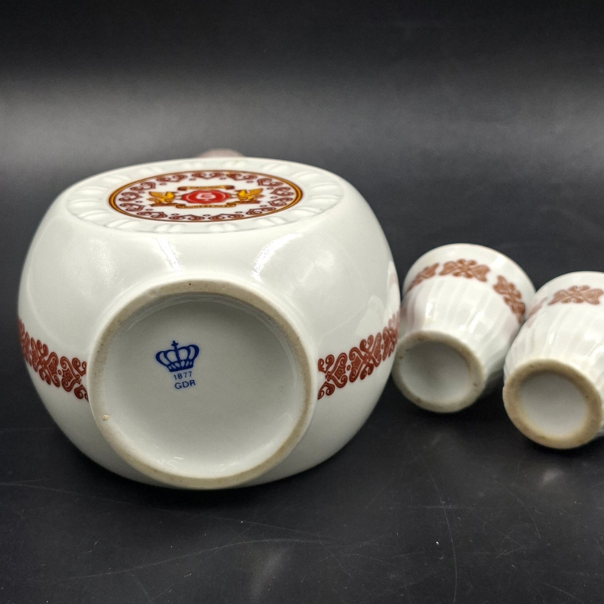 Набор из штофа и двух стопок от напитка "Original Grüneberger", VEB Porzellanfiguren Lippelsdorf (Липпельсдорф)
