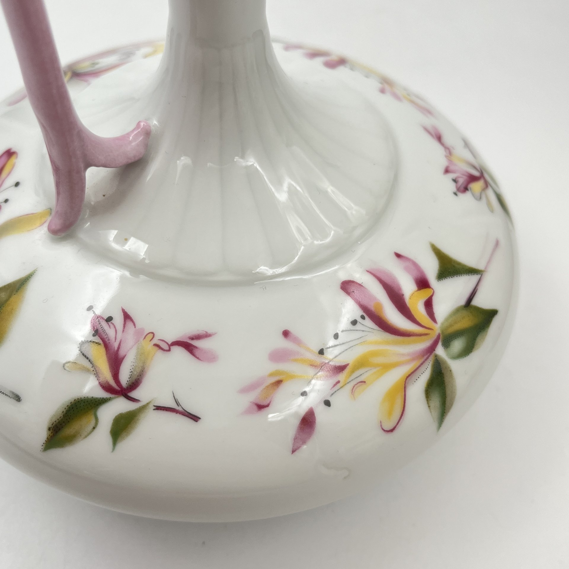 Кувшин, украшенный экзотическим цветочным декором, Andre Giraud, фарфор, деколь, Limoges, Франция, 1920-1940 гг., Limoges