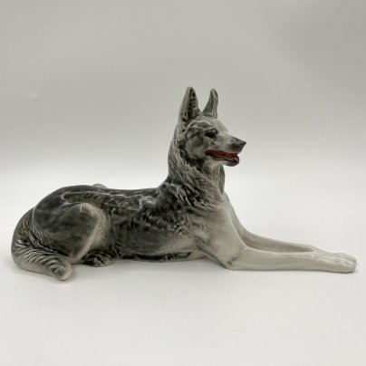Статуэтка "Немецкая овчарка", автор В.С. Драчинская, фарфор, роспись, Ленинградский фарфоровый завод (ЛФЗ), СССР, 1960-1970 гг.