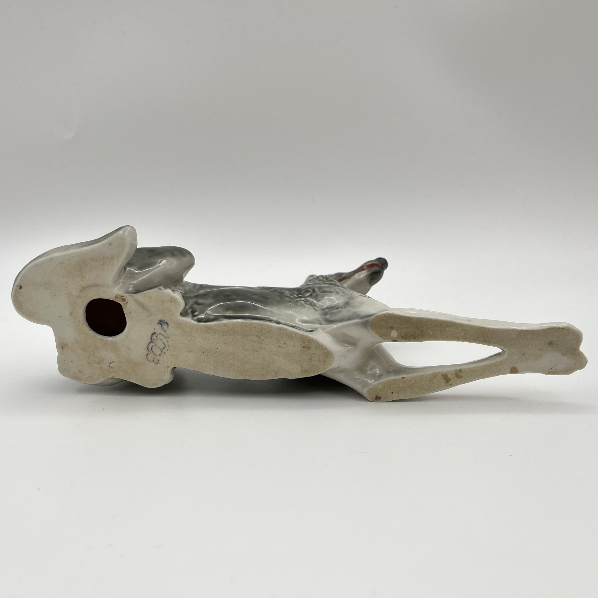 Статуэтка "Немецкая овчарка", автор В.С. Драчинская, фарфор, роспись, Ленинградский фарфоровый завод (ЛФЗ), СССР, 1960-1970 гг.