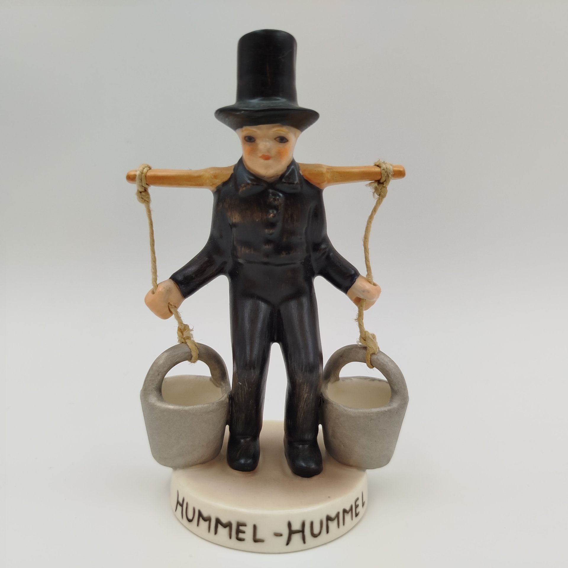Статуэтка "Водонос ",  M.I. Hummel  Membership, фарфор, роспись, Goebel, Goebel