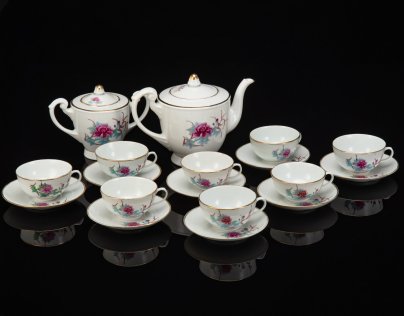 Сервиз чайный с цветочным декором на 8 персон (18 предметов), фарфор, деколь, золочение, Китай, 1960-1980 гг.