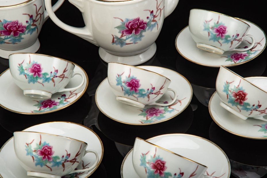 Сервиз чайный с цветочным декором на 8 персон (18 предметов), фарфор, деколь, золочение, Китай, 1960-1980 гг.