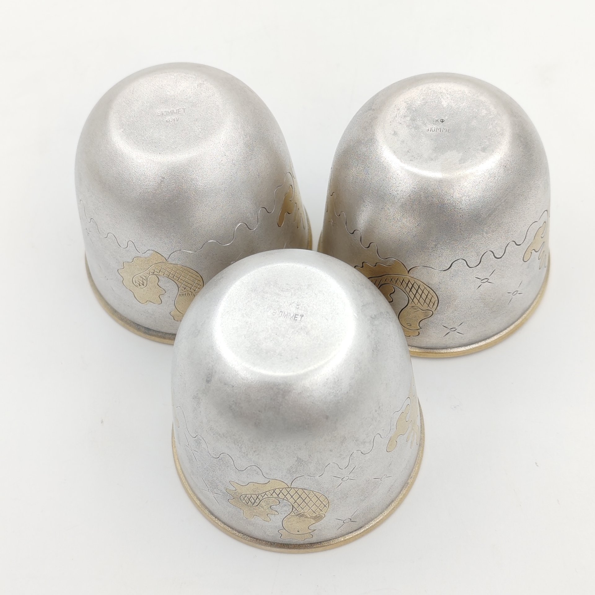 Набор из 3-х стопок, украшенных изображениями петухов, мНЦ (медь-никель-цинк), золочение, Артель «Московский ювелир», СССР, 1979 г.