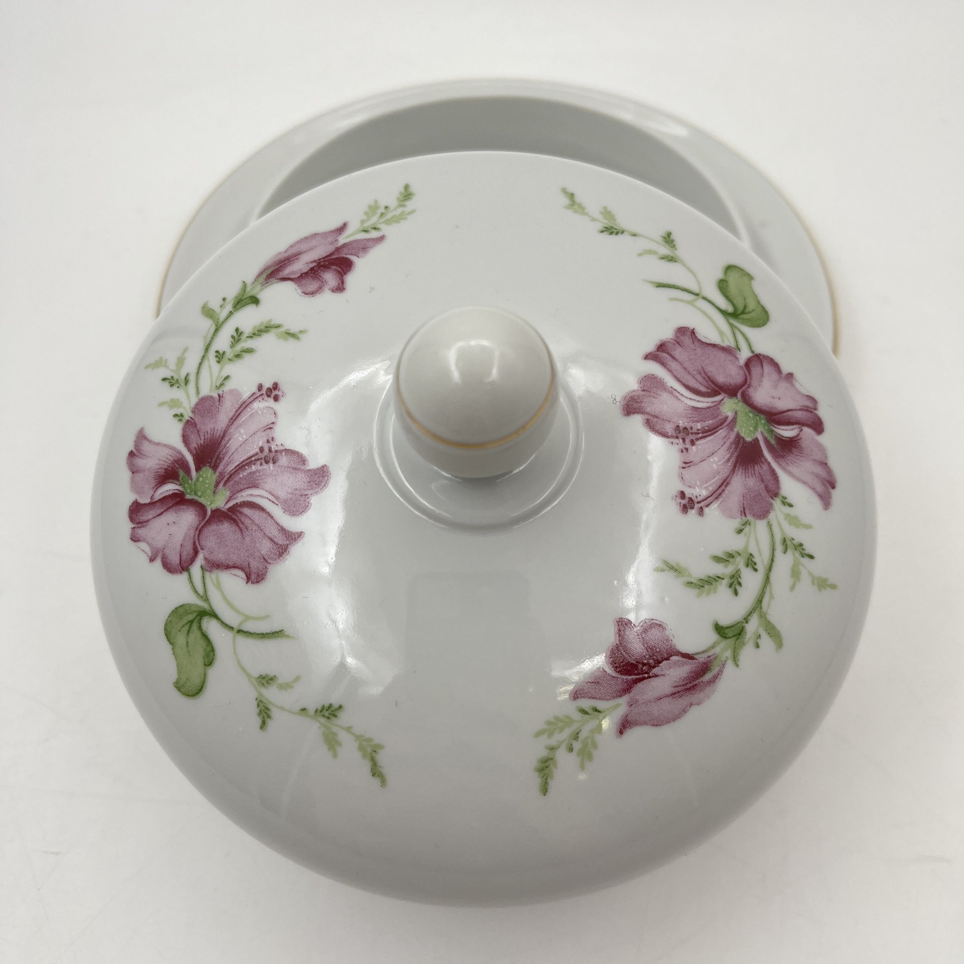 Масленка, украшенная цветочным декором, фарфор, деколь, золочение, Freiberger Porzellan, ГДР, 1970-1995 гг.