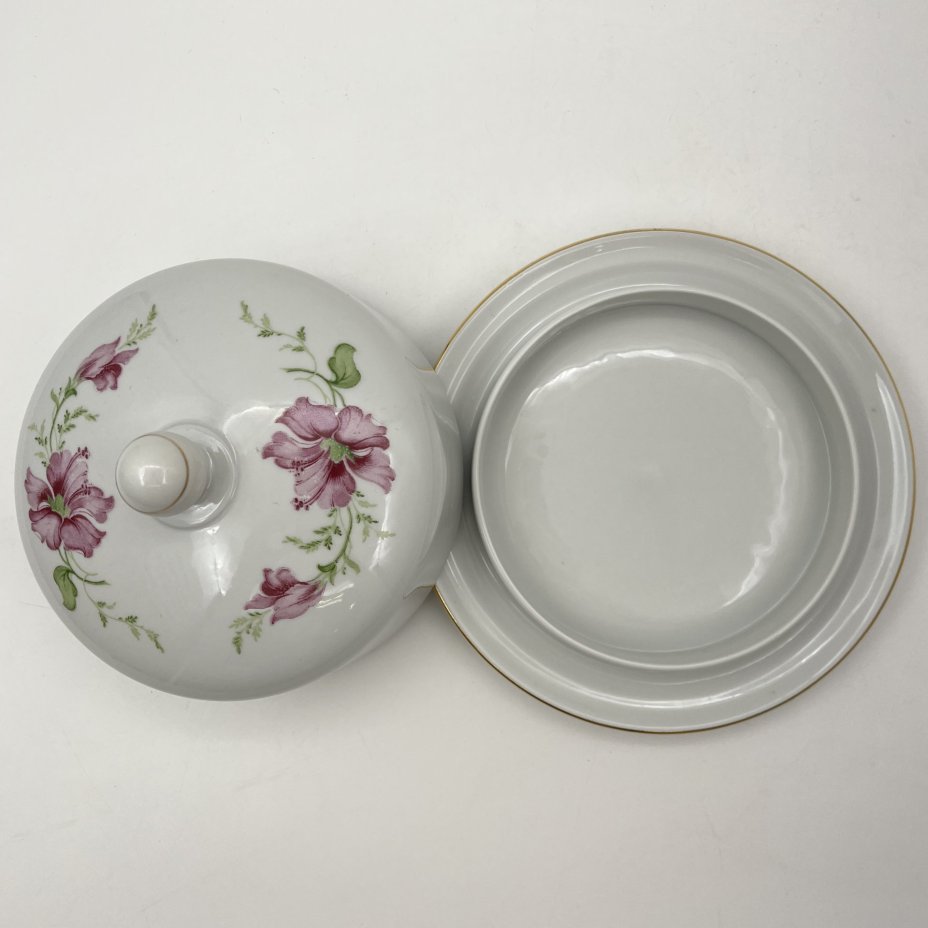 Масленка, украшенная цветочным декором, фарфор, деколь, золочение, Freiberger Porzellan, ГДР, 1970-1995 гг.