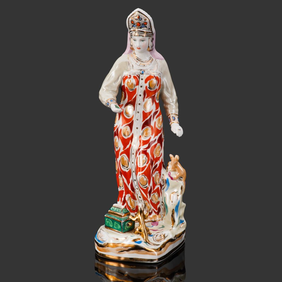 Статуэтка "Дары хозяйки Медной горы", скульптор Кожин П.М, художник Шепелева М.М., Дулевский фарфоровый завод (Дулёво)