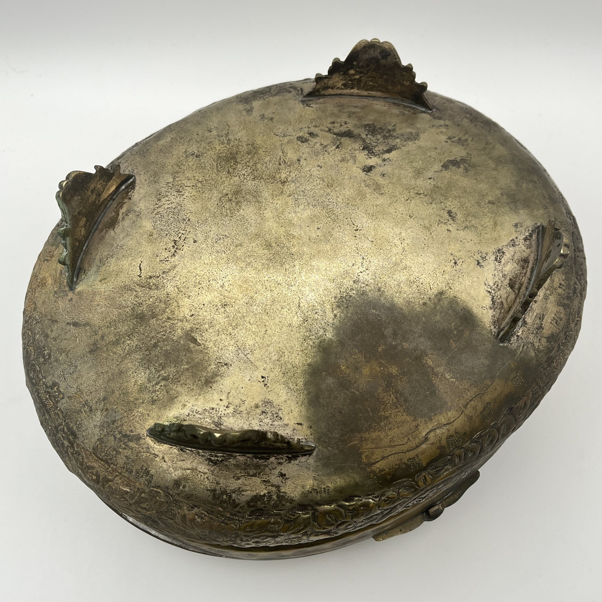 Шкатулка овальной формы с растительным декором в восточном стиле, латунь, бархат, Индия, 1970-1990 гг.