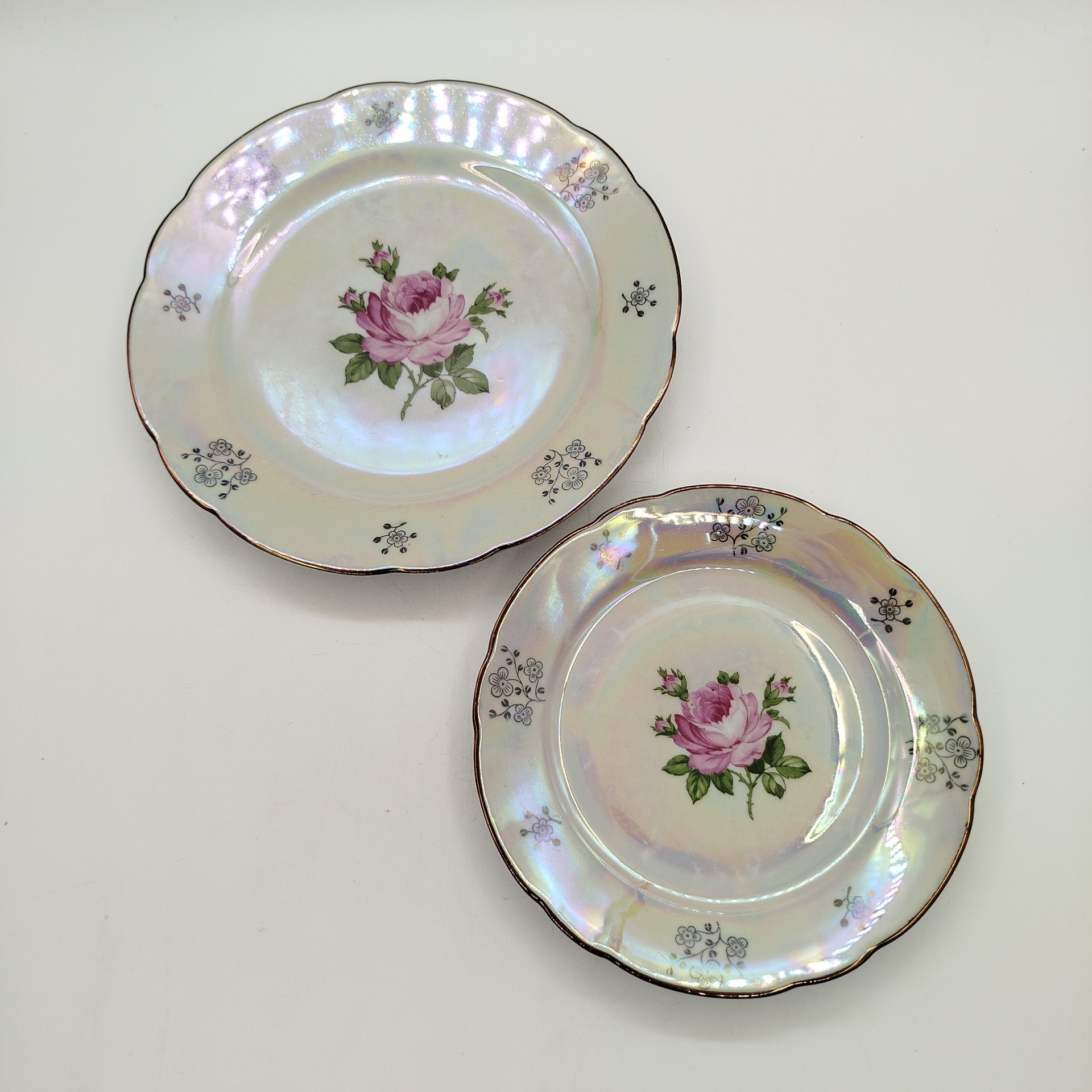 Набор из обеденной и десертной тарелок "Розы", фарфор, люстр, деколь, золочение, Kahla, ГДР, 1960-1990 гг.