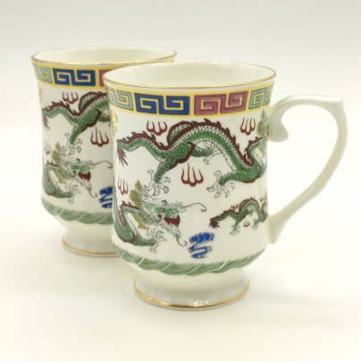 Пара чашек в китайском стиле с изображением драконов, фарфор, деколь, золочение, Hitkari Potteries, Индия, 1980-2000 гг.