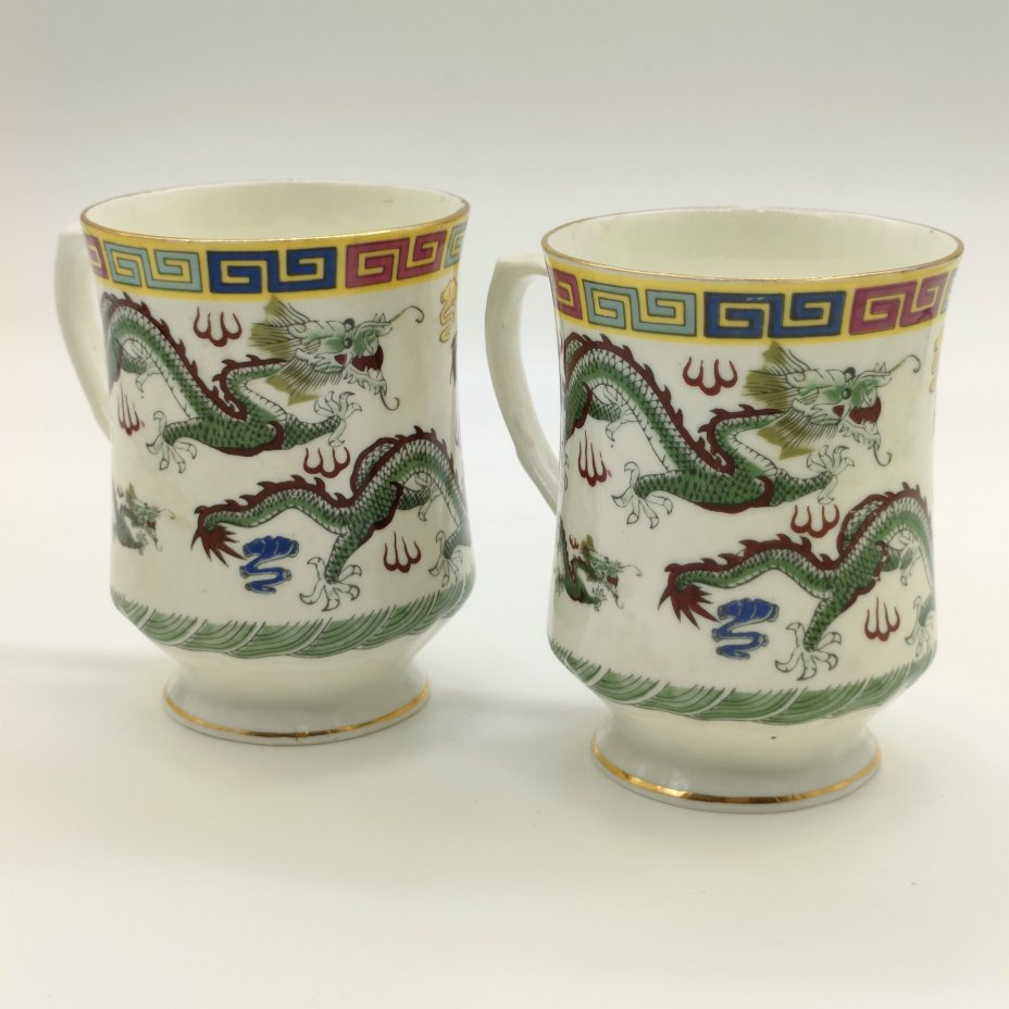 Пара чашек в китайском стиле с изображением драконов, фарфор, деколь, золочение, Hitkari Potteries, Индия, 1980-2000 гг.