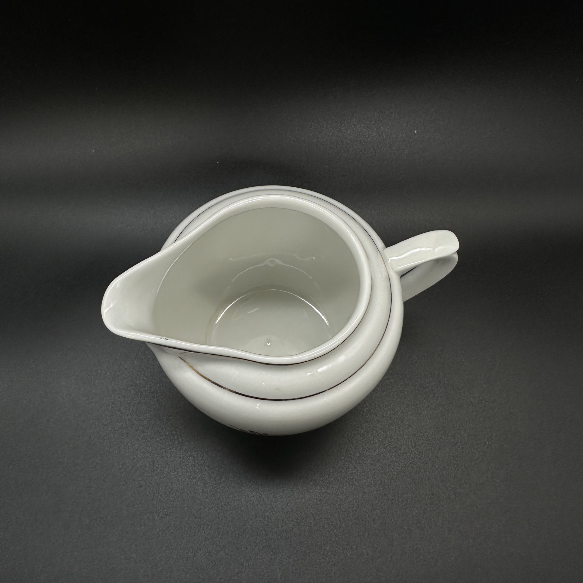 Молочник, украшенный цветочным декором, фарфор, деколь, золочение, Дмитровский фарфоровый завод (ДФЗ Вербилки), СССР, 1940-1954 гг., Дмитровский фарфоровый завод (ДФЗ Вербилки)