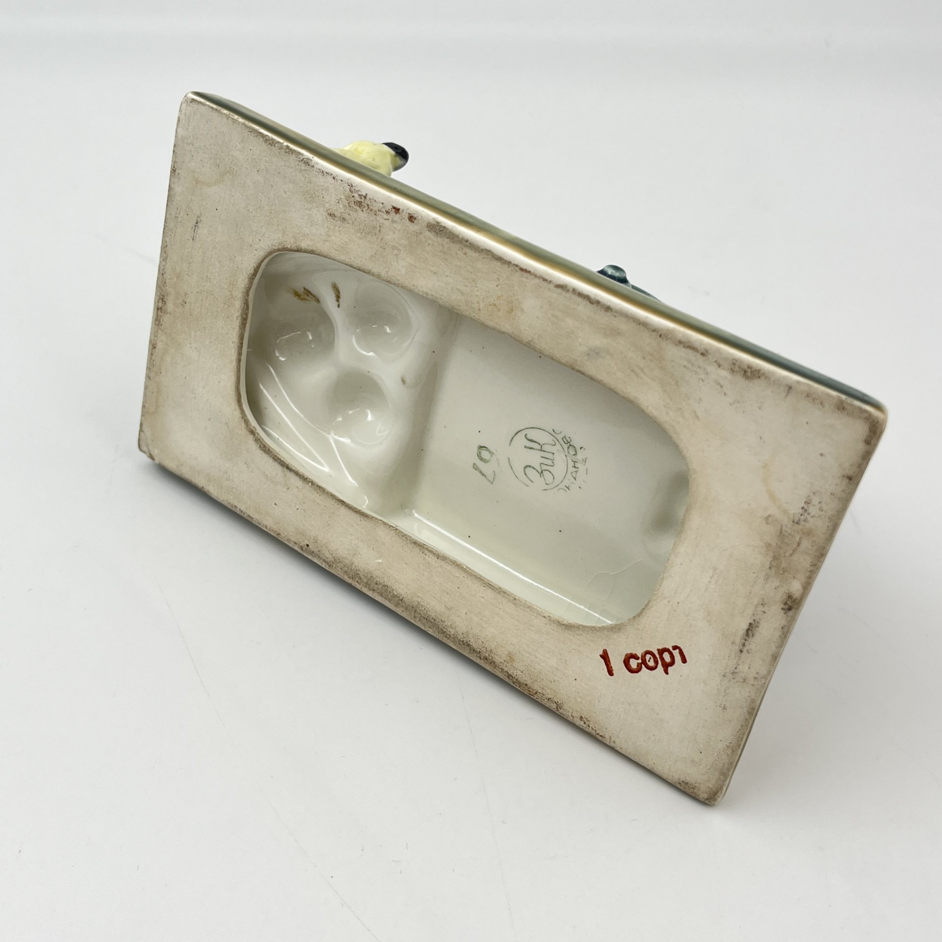 Статуэтка "Царь-пушка", скульптор Е.М. Гуревич, фаянс, роспись, Конаковский фаянсовый завод им. М.И. Калинина (ЗиК Конаково), СССР, 1952-1959 гг.