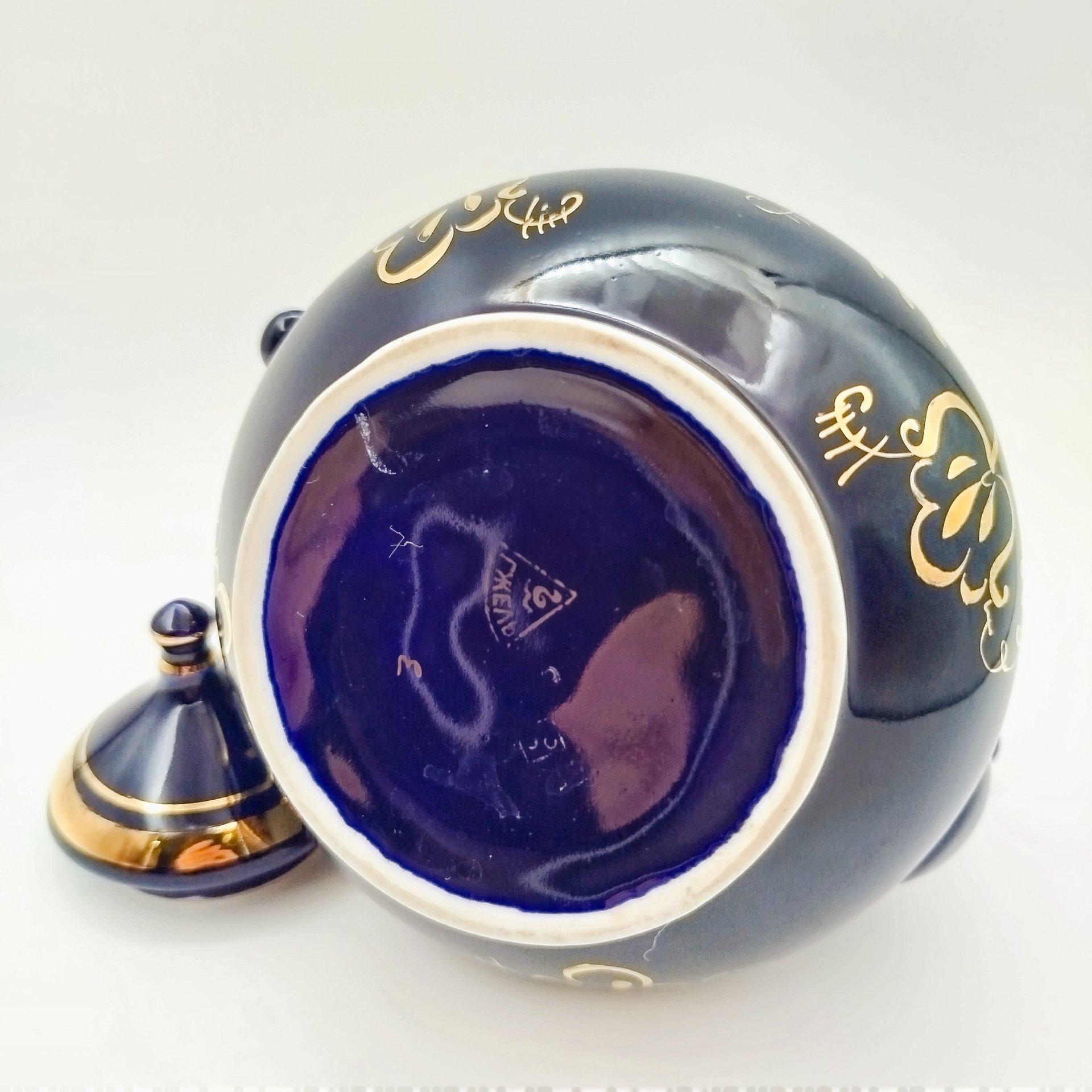 Чайник, фарфор, крытье, золочение, Объединение «Гжель», СССР, 1972-1986 гг.