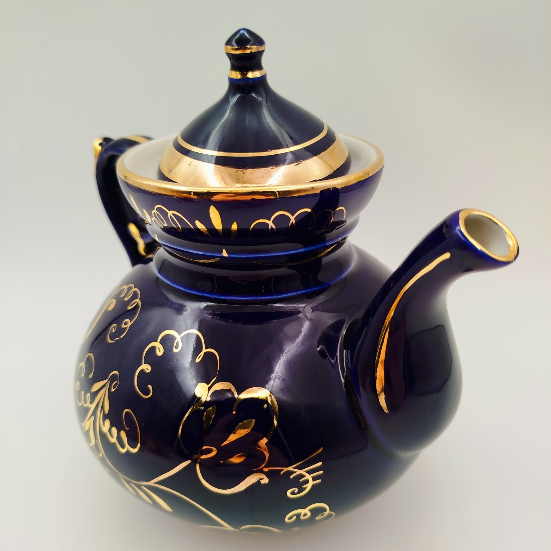 Чайник, фарфор, крытье, золочение, Объединение «Гжель», СССР, 1972-1986 гг., Объединение «Гжель»