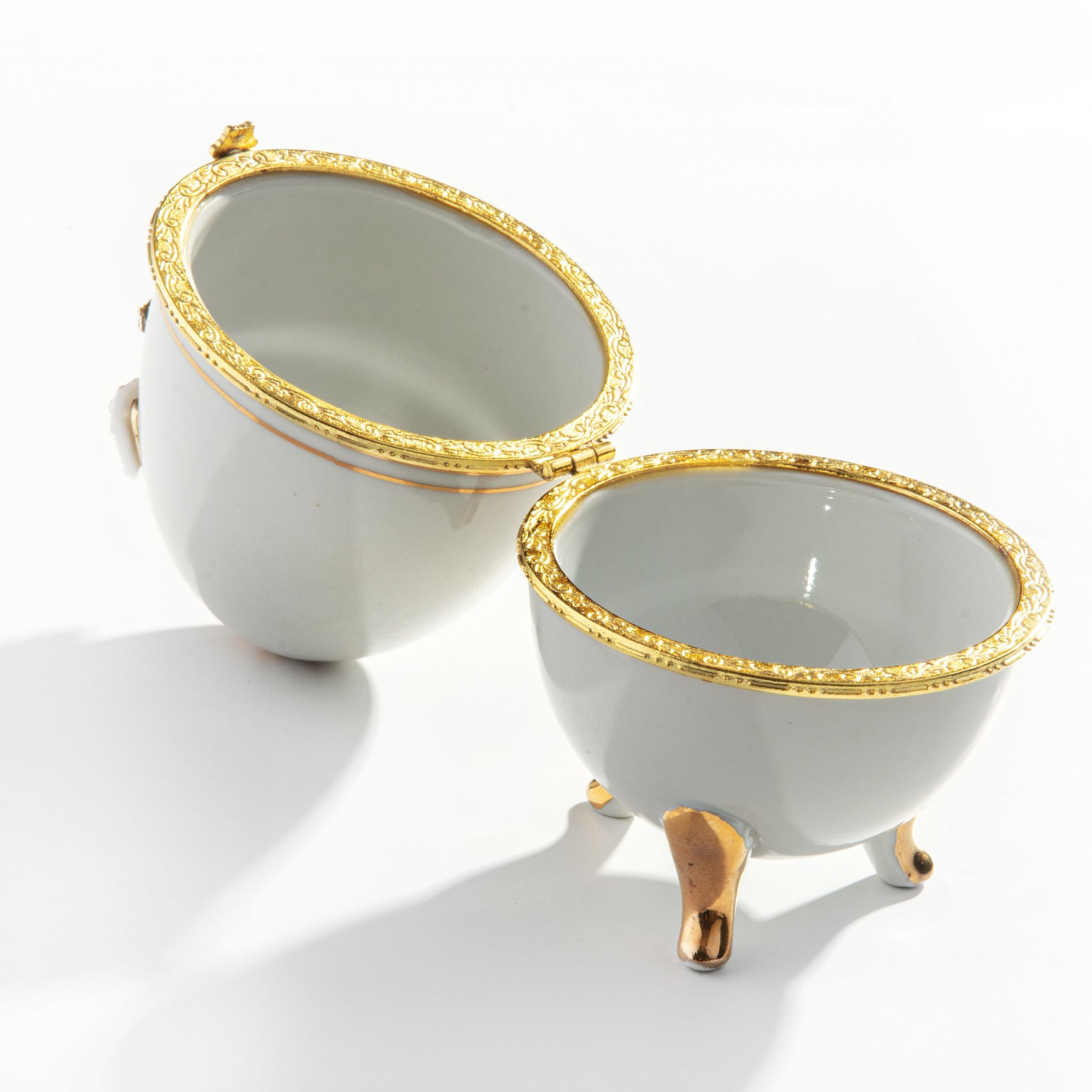 Пасхальное яйцо-шкатулка, фарфор, золочение, фирма "Lefard", Китай, 2010-2020 гг.