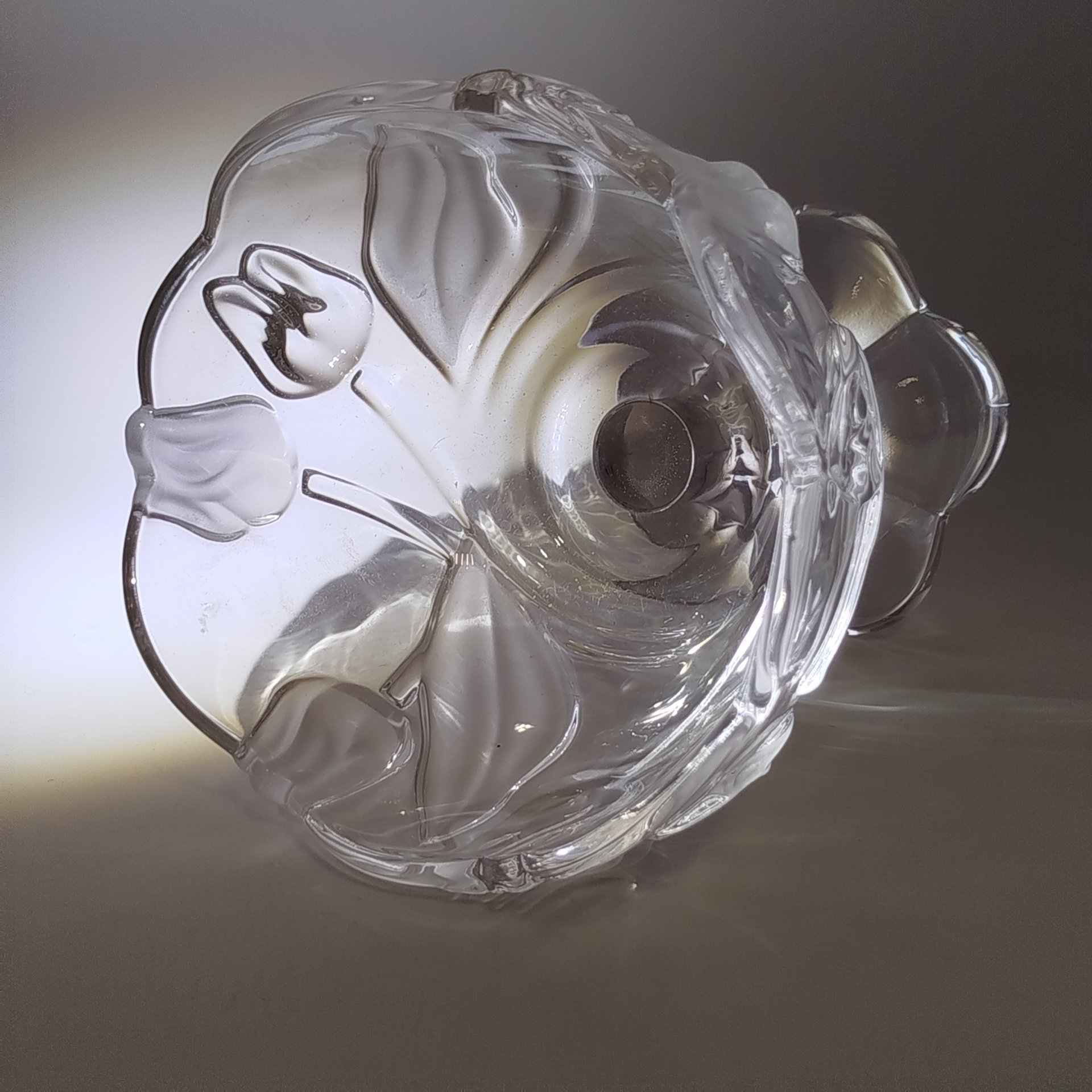 Конфетница (вазочка) с рельефным декором в виде тюльпанов, Walther Glas